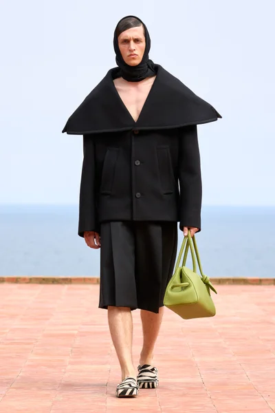 Look 19